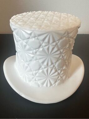 Vintage Fenton Daisy and Button Milk Glass Bud Vase